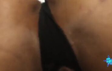 Morena casada dando o cuzinho para dois amantes no motel