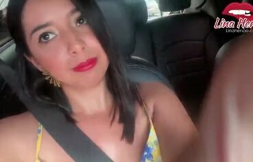 Morena safada mamando gostoso o motorista do Uber até gozar