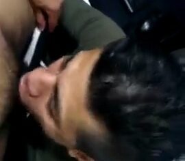 Moreno tarado chupando gostoso na lan house enquanto é filmado