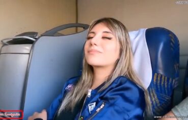 Namorada safada mamando gostoso no pau do tarado dentro do ônibus