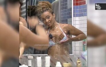 Natália Deodato exibindo os peitos com safadeza no BBB22