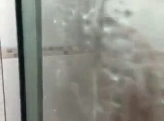 Novinha gostosa fudendo forte com amigo no AP do recreio