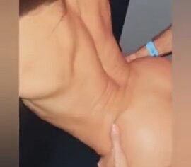 Peituda safada dando de quatro forte na cama do colega de trabalho