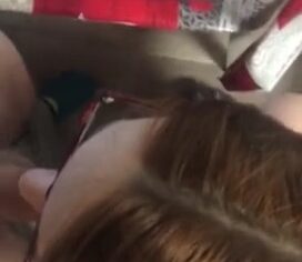 Ruiva safada chupando gostoso e engolindo toda porra