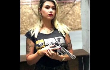 Sara Winter ativista pró Bolsonaro que foi presa já foi do movimento feminista e pagou muito peitinho em manifestações