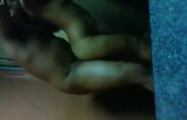Secretária Eliane cavalgando o chefe na mesa até gozar gostoso