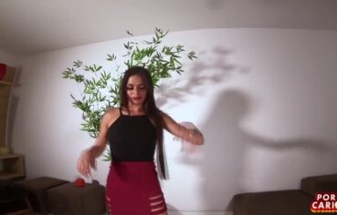 Sophi moranguinho faz strip sensual e fica peladinha dançando funk