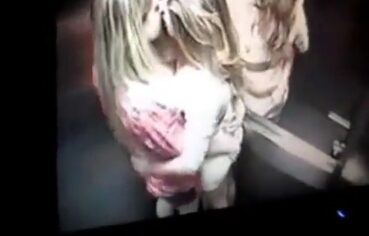 Três colegiais safadas perdendo aposta e se pegando na webcam
