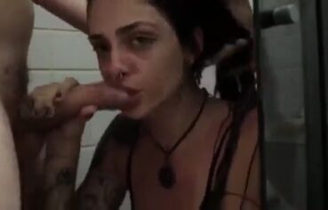 Vitória a Dread Hot Chupando o Namorado no Chuveiro