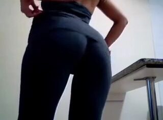 Viviane Lima safada tirando a roupa ao vivo e provocando para quem quiser ver