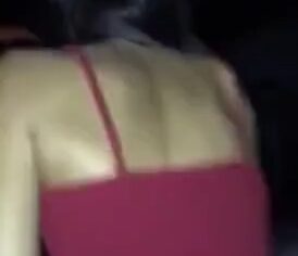 Casal safado transando no cinema enquanto o filme rola na tela