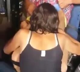 Chico Paraíba gozando na boca da putinha enquanto os amigos filmam tudo