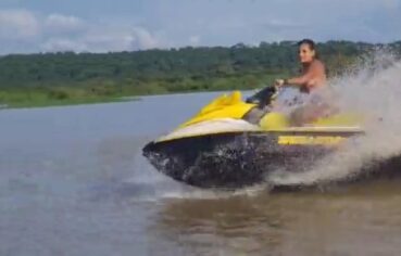 Ester ninfeta safada pelada no jetski gemendo de tesão