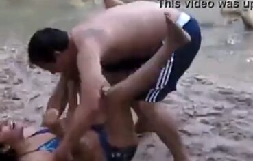 Fabiola e Paulinha fazendo sexo selvagem na cachoeira com gemidos altos