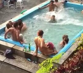Festinha bissexual na piscina de Santa Tereza com muita putaria