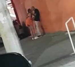 Ninfeta safada mamando no meio da folia do carnaval 2023