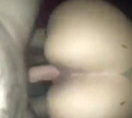 Rabuda cavalgando gostoso no pau duro ao som de funk