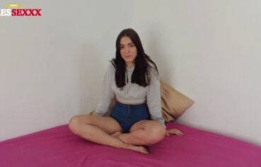 Ninfetinha novinha dando pela primeira vez e gemendo alto